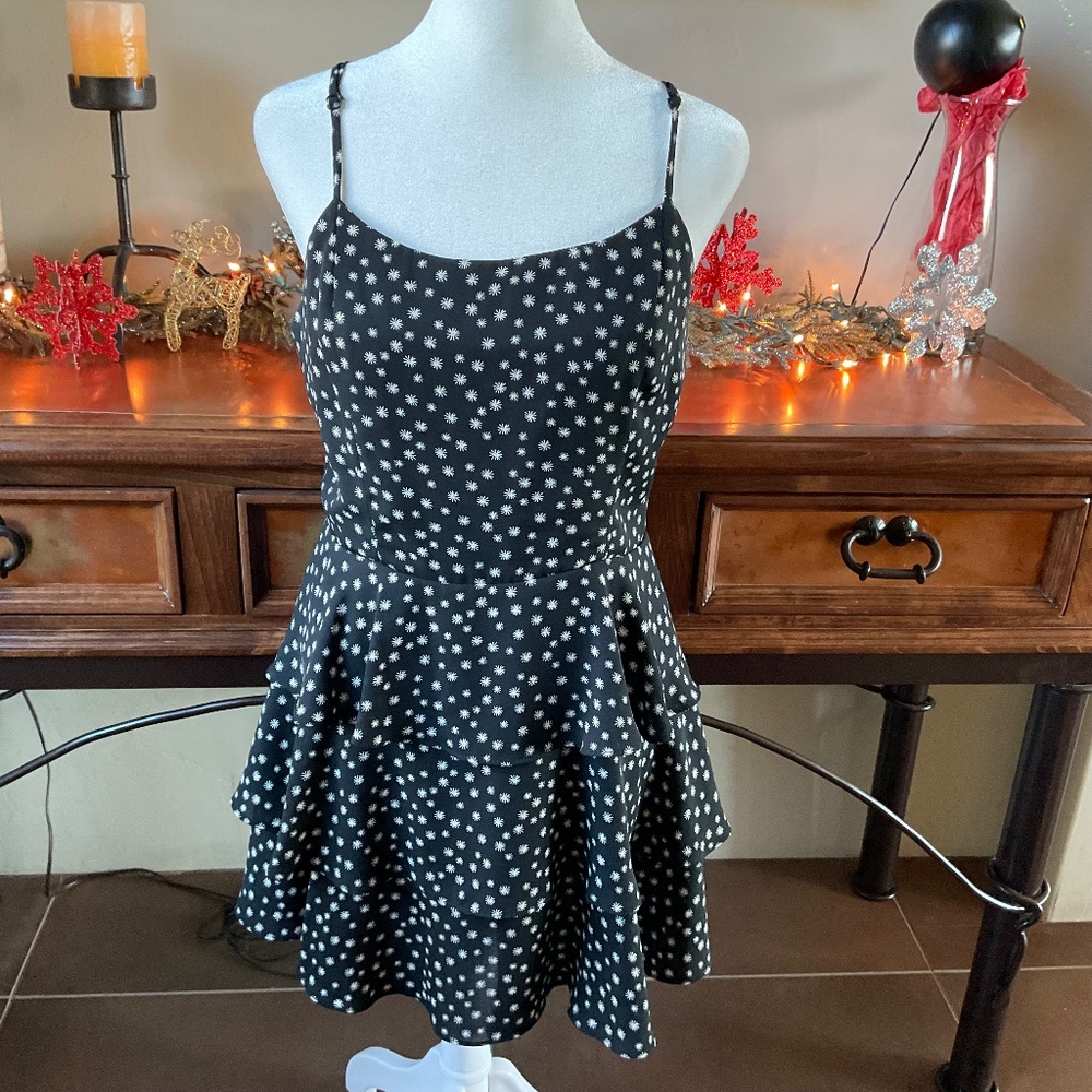 Forever 21 Sleeveless Mini Dress Size M Black and White